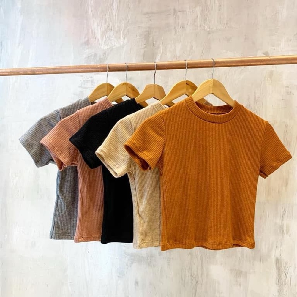 🤍 The Tops 🤍 - Picture 3 of 5